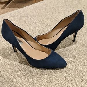 Navy pumps
